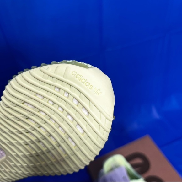 Yeezy Boost 350 V2 Infants Light green Size 6K - Picture 13 of 14